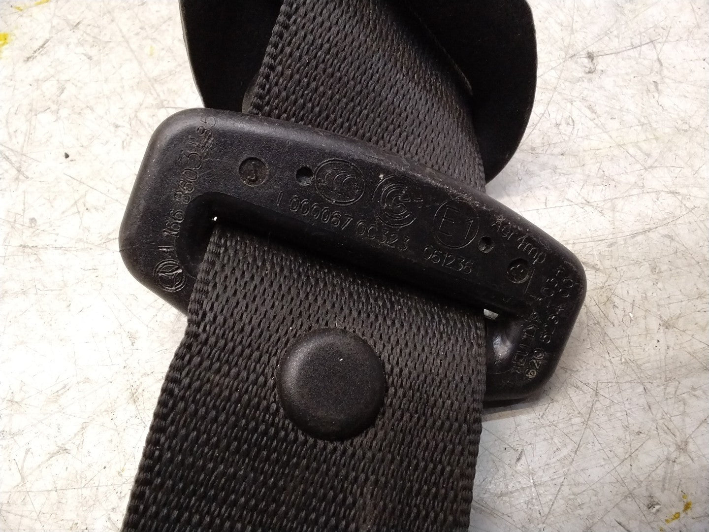 MERCEDES BENZ GLE W166 SIDE REAR SEAT BELT A1668603185 FMS370 NSR