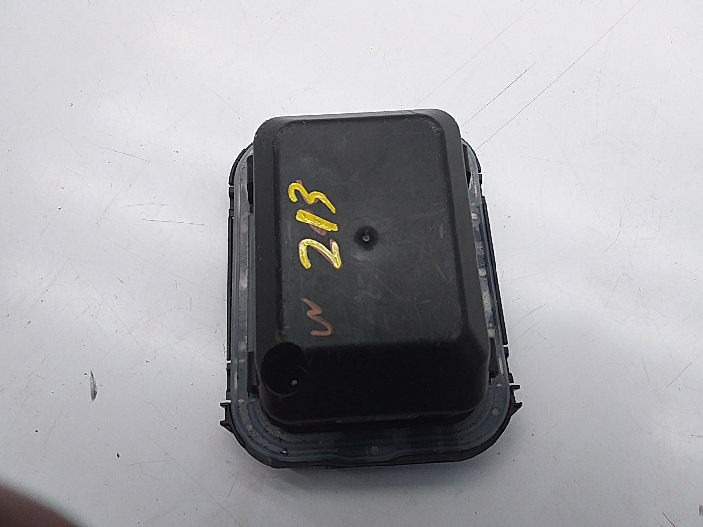 2017/2023 MERCEDES-BENZ E CLASS W213  FUSE BOX  A2135403038 FMF31