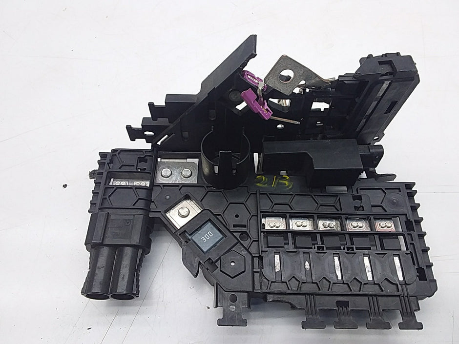 Mercedes E-CLASS W213 Fuse Relay Junction Box A2135400750 FMF10 (DAMAGED)