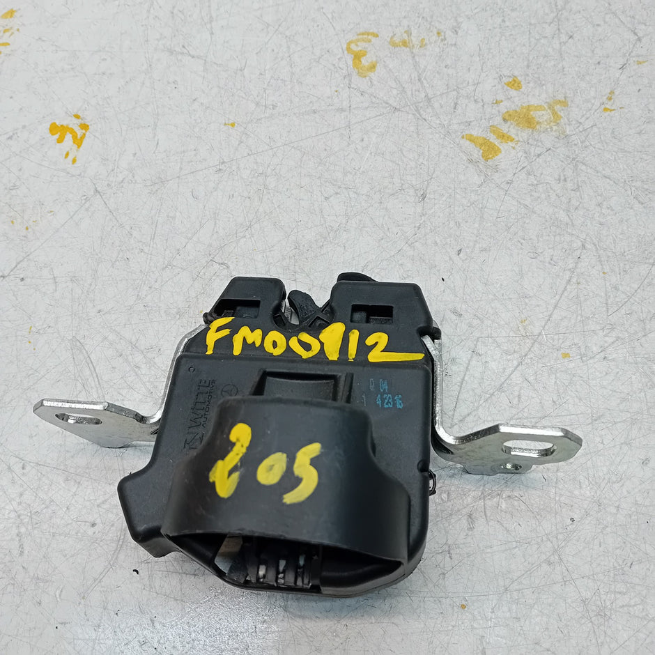 GENUINE MERCEDES BENZ C-CLASS W205 TRUNK LID LOCK LATCH FM00912