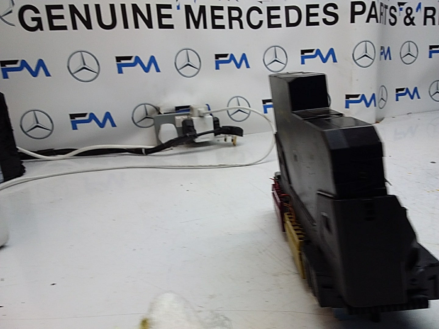 MERCEDES C-CLASS W204  FUSE  BOX RELAY A2049060205 FMF102