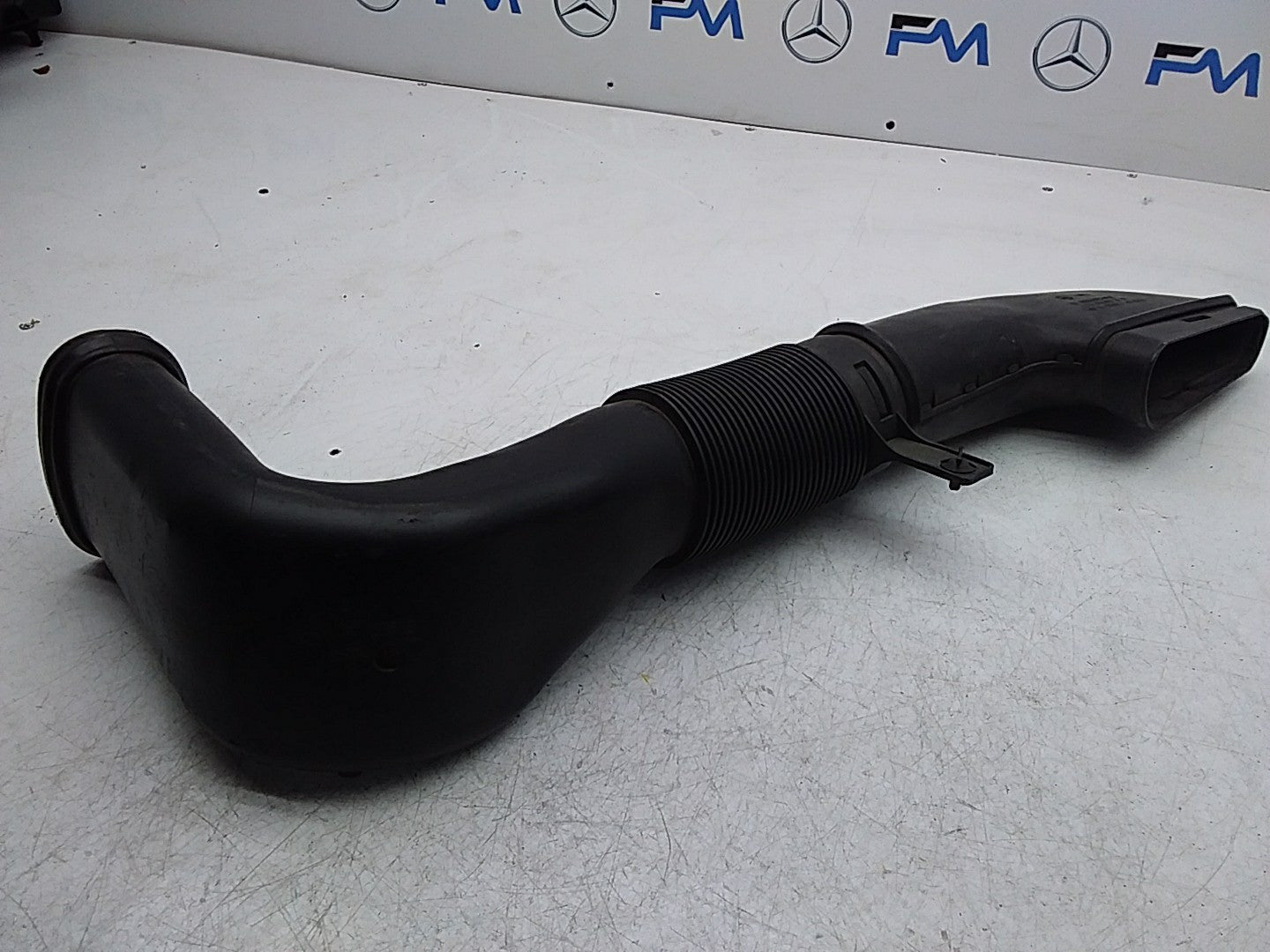 MERCEDES BENZ E-CLASS W212 AIR INTAKE TUBE A6510903437 FMI13