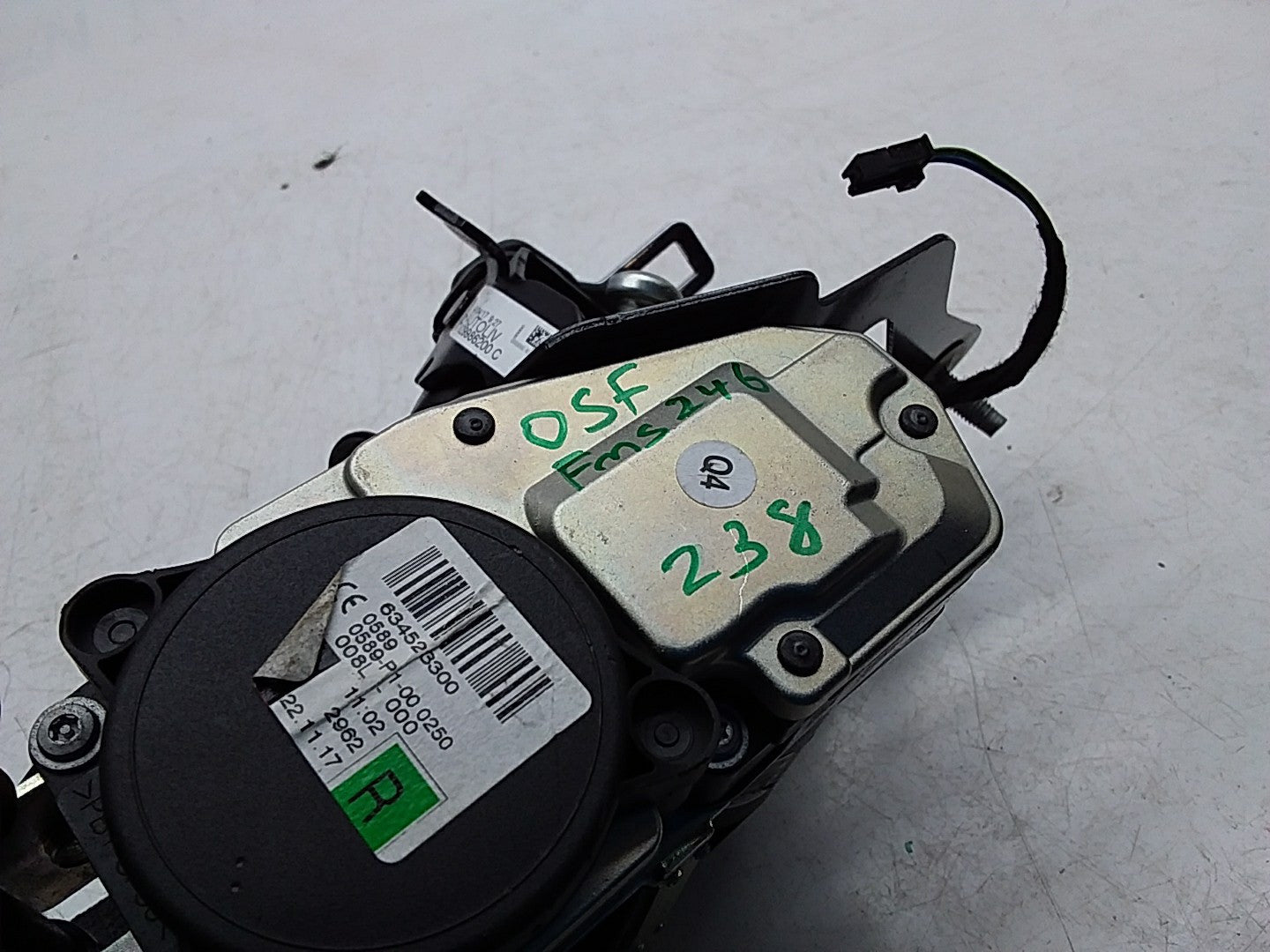 MERCEDES E-CLASS W238 SEAT BELT FRONT RIGHT DRIVER SIDE A2388602900 FMS246 OSF