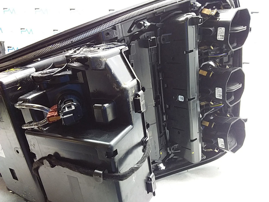 2016-2019 MERCEDES E CLASS W213 CENTRE  CONSOLE  A2055402224 FMK25 (DAMAGED)