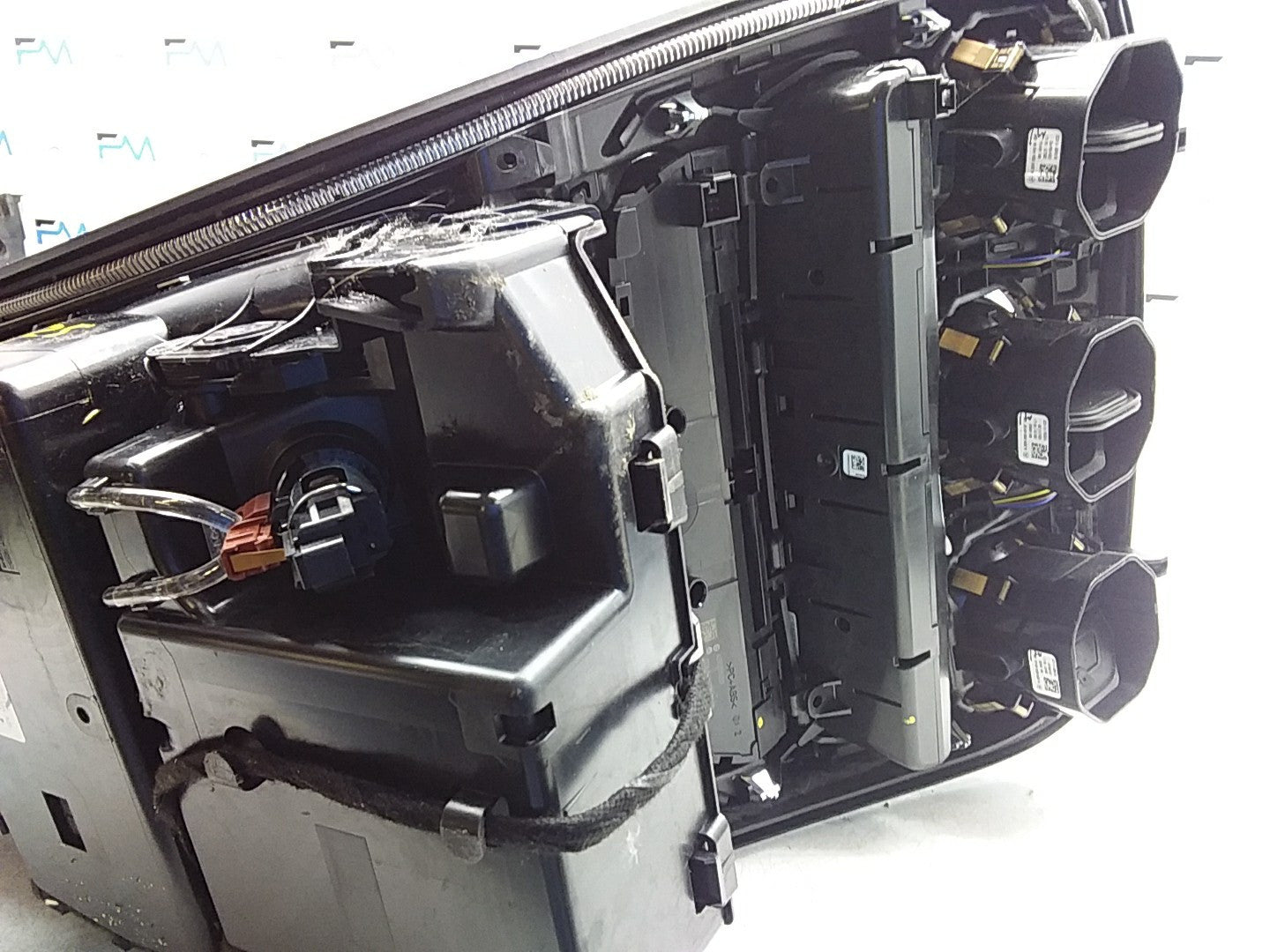 2016-2019 MERCEDES E CLASS W213 CENTRE  CONSOLE  A2055402224 FMK25 (DAMAGED)