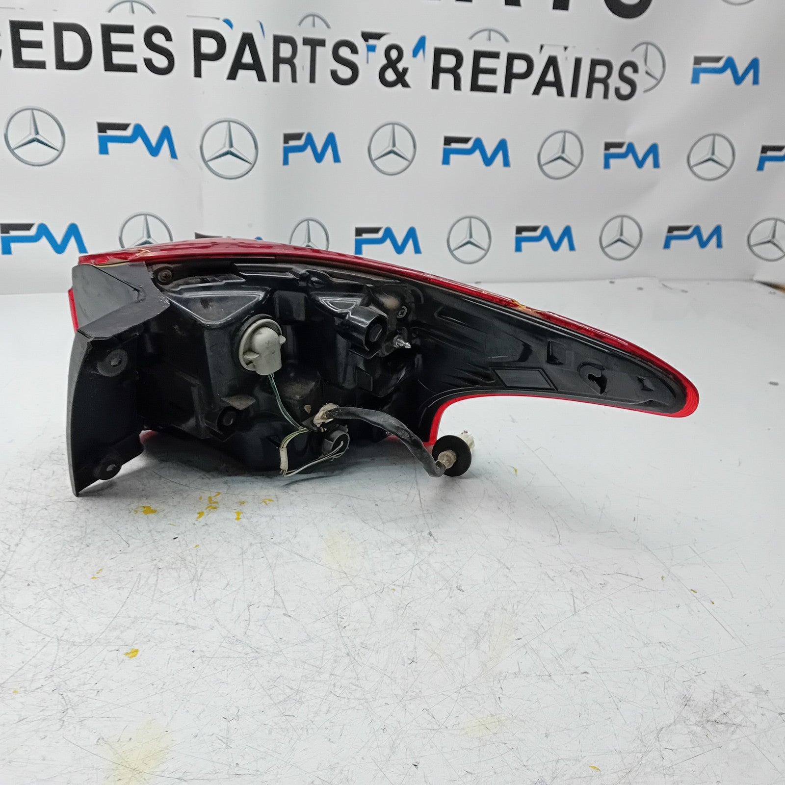 MITSUBISHI OUTLANDER MK3 2015-19 PASSENGER SIDE NS OUTER REAR TAIL LIGHT FMT139