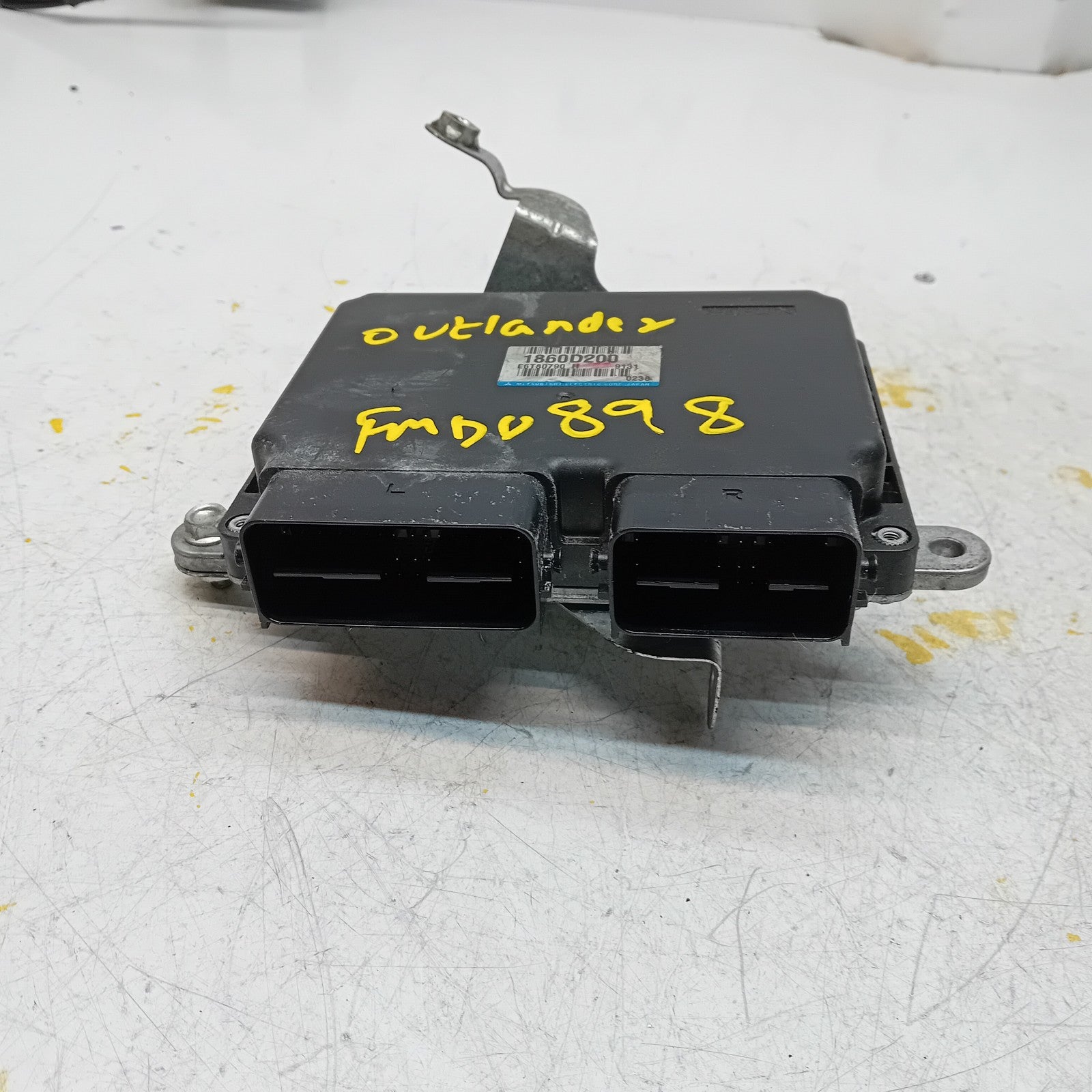 MITSUBISHI OUTLANDER MK3 ENGINE  ECU CONTROL MODULE 1860D200 FM00898