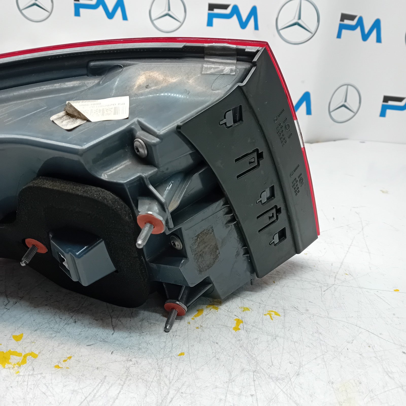MERCEDES GLC W253 DRIVER SIDE OS REAR TAIL LIGHT A2539061000 2016 FMT162