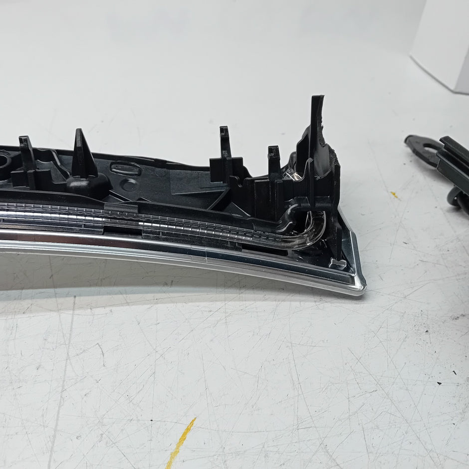 MERCEDES E CLASS W213  DASHBOARD TRIM PANEL + 4 AIR VENT  A2136809304 FM001071