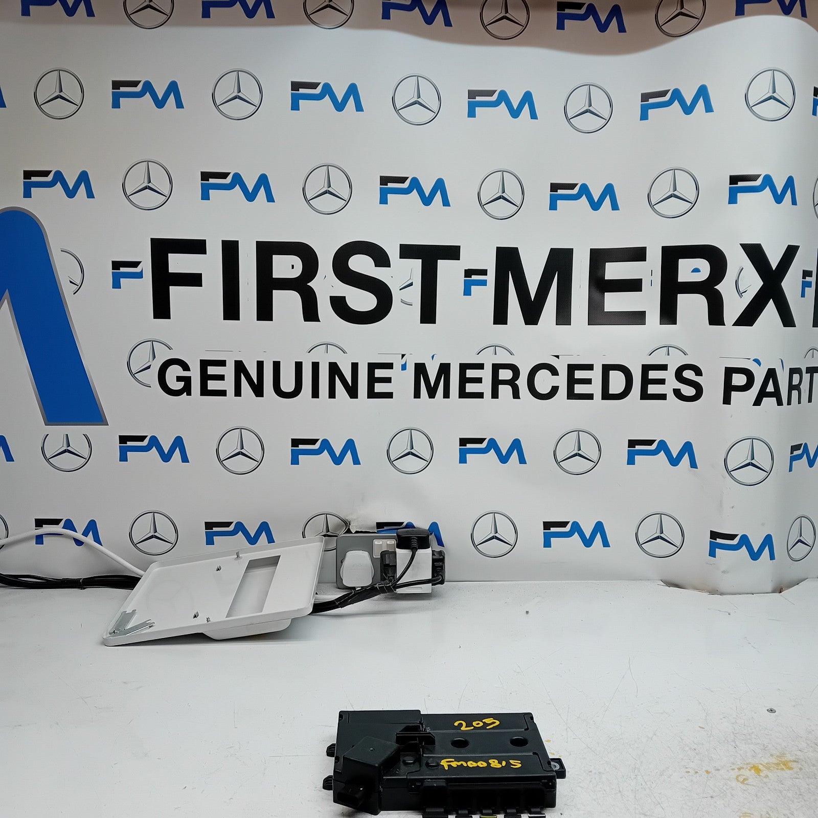 Mercedes C-Class W205 Front Inboard Fuxebox Module Unit A2055402750 FM00815