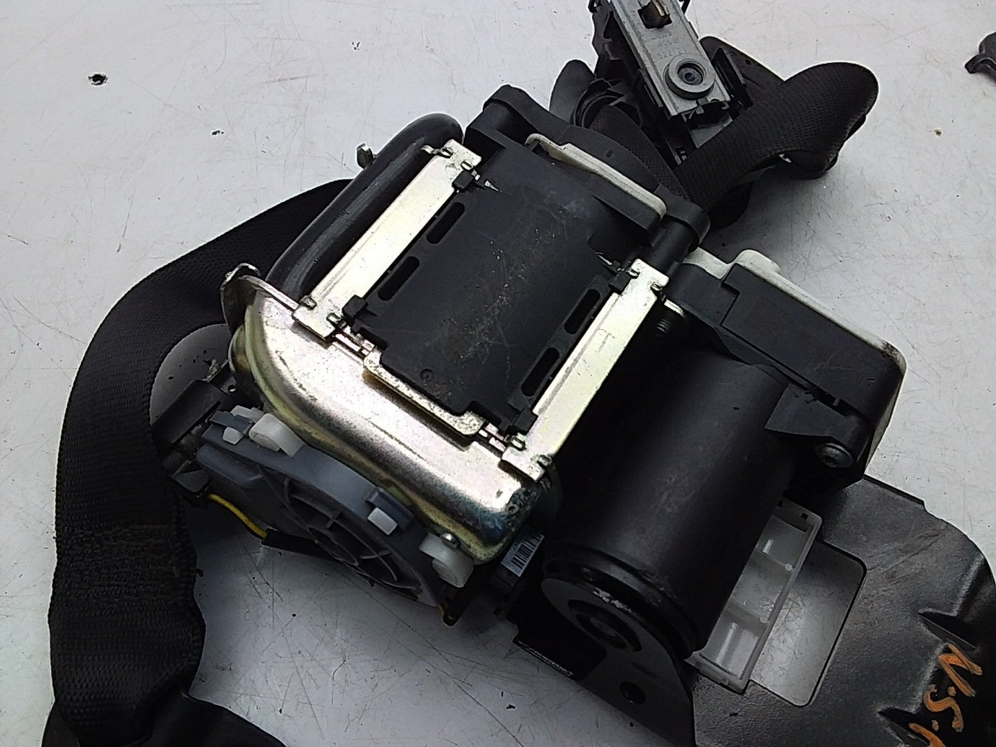 MERCEDES C-CLASS W204 SEAT BELT FRON  LEFT PASSENGER SIDE A2048602185 FMS206 NSF