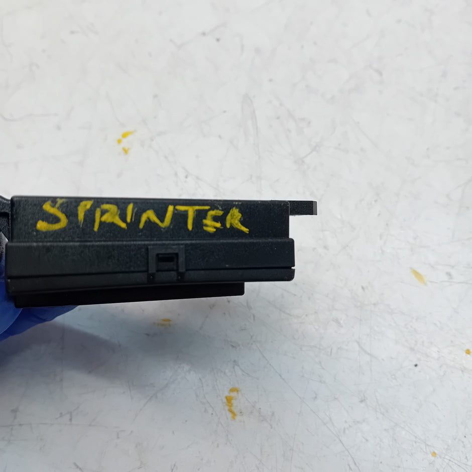 MERCEDES  SPRINTER W906 BATTERY RELAY MODULE A0009822023 FM00866