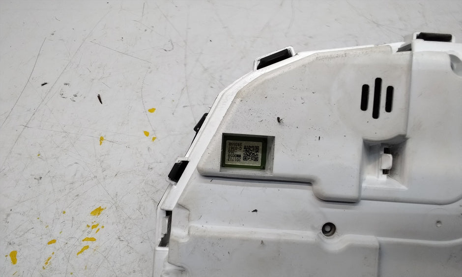 MITSUBISHI OUTLANDER 8100C544 SPEEDOMETER INSTRUMENT CLUSTER FM00758