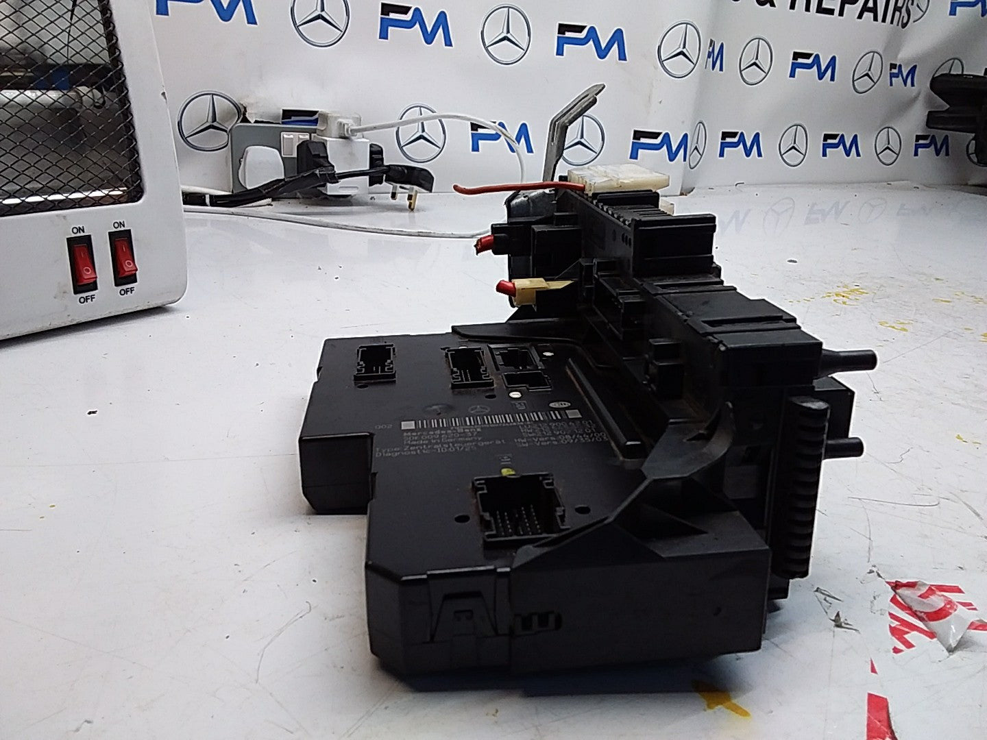 MERCEDES E-CLASS W212 FUSE  BOX RELAY A2129004201  FMF101