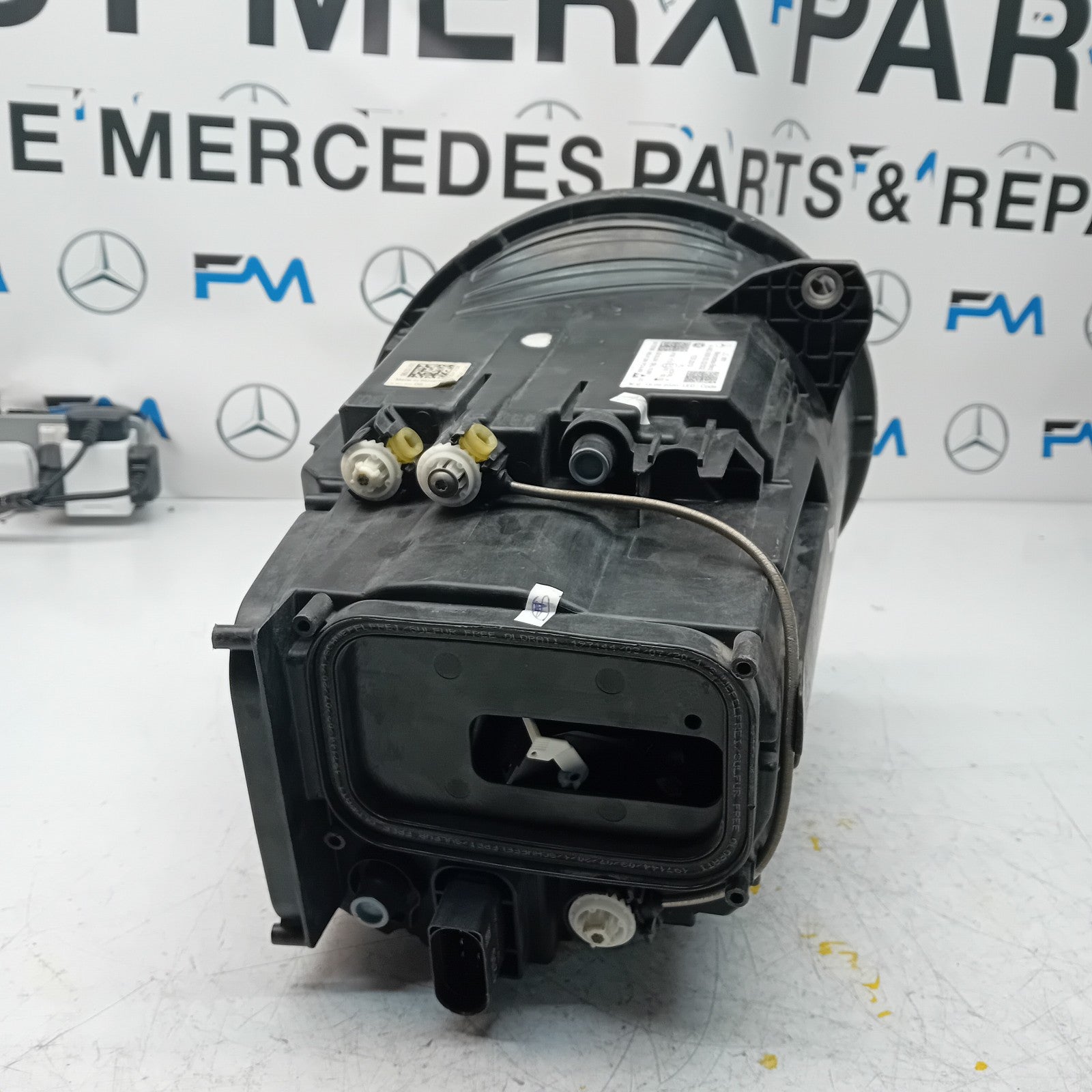 MERCEDES G-CLASS W463 LED PASSENGER SIDE NS HEADLIGHT A4639060502 2020 FMT196