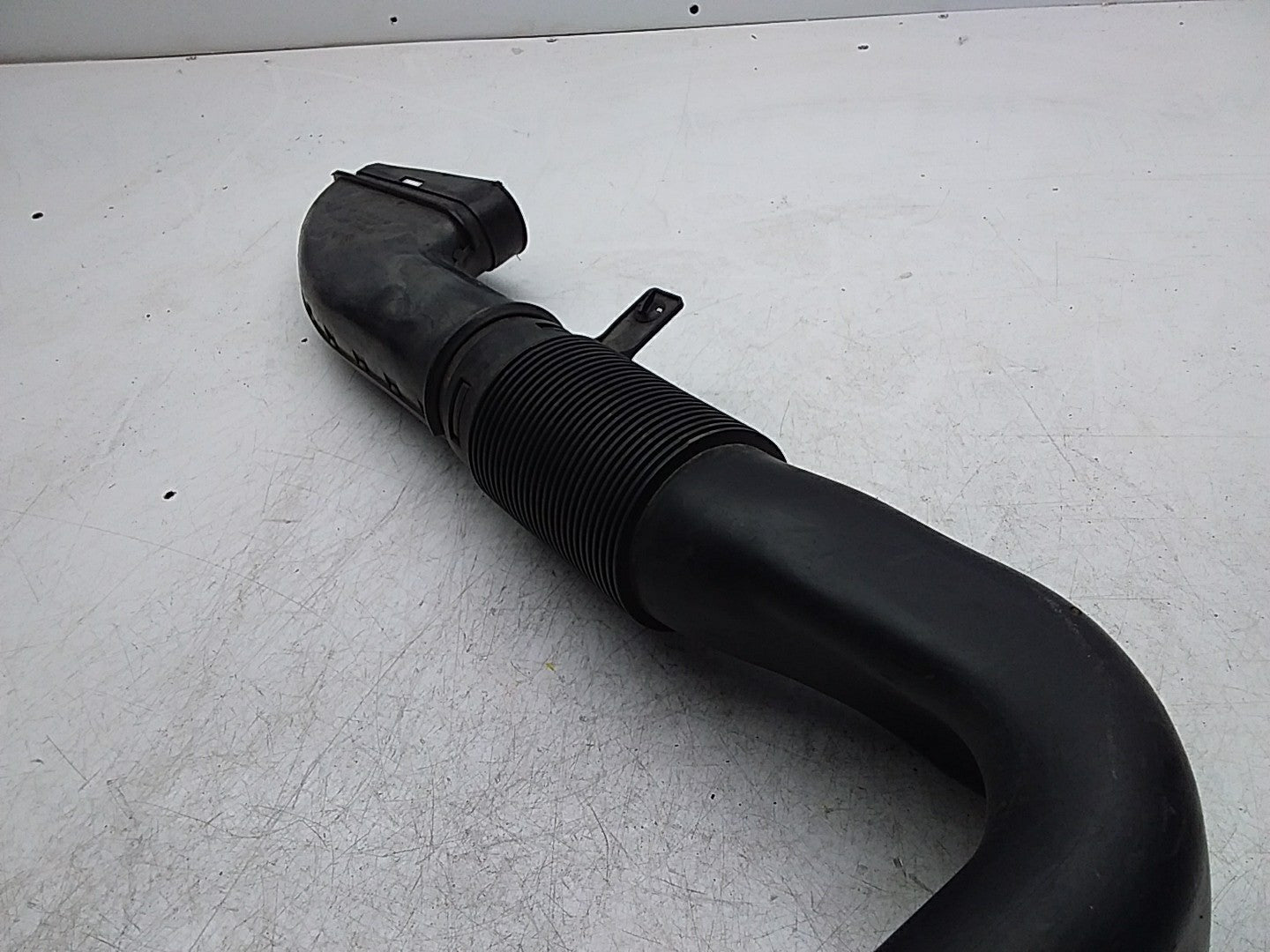 MERCEDES BENZ E-CLASS W212 AIR INTAKE TUBE A6510903437 FMI14