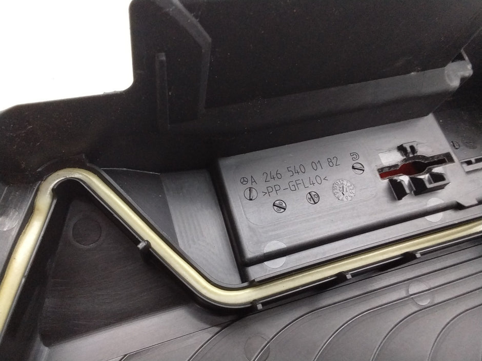 MERCEDES BENZ  B-CLASS  W246 FUSE RELAY JUNCTION BOX LID A2465400182  FMF156