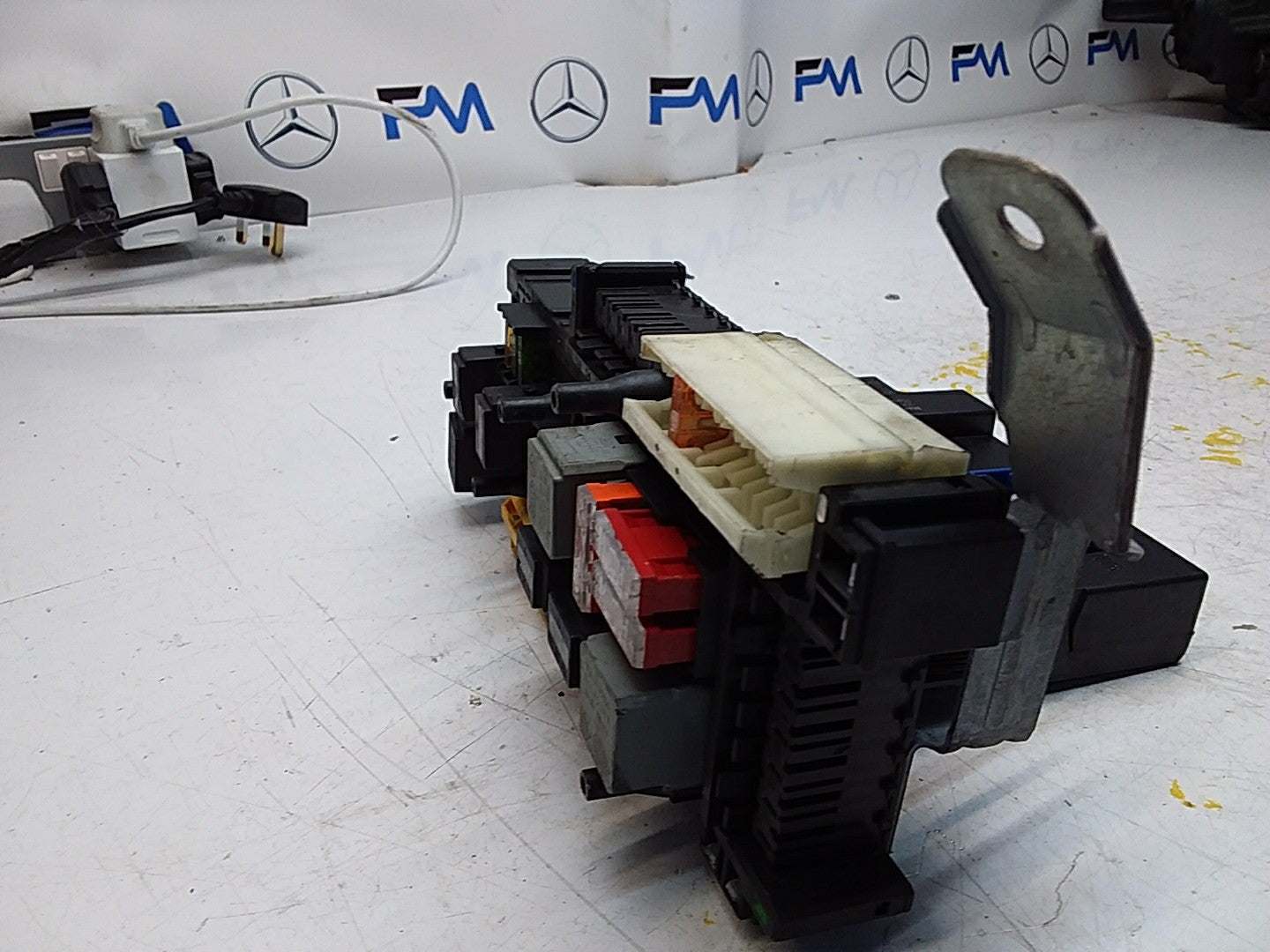 Mercedes C-CLASS W204 Fuse Box RELAY  A2045451869 FMF106