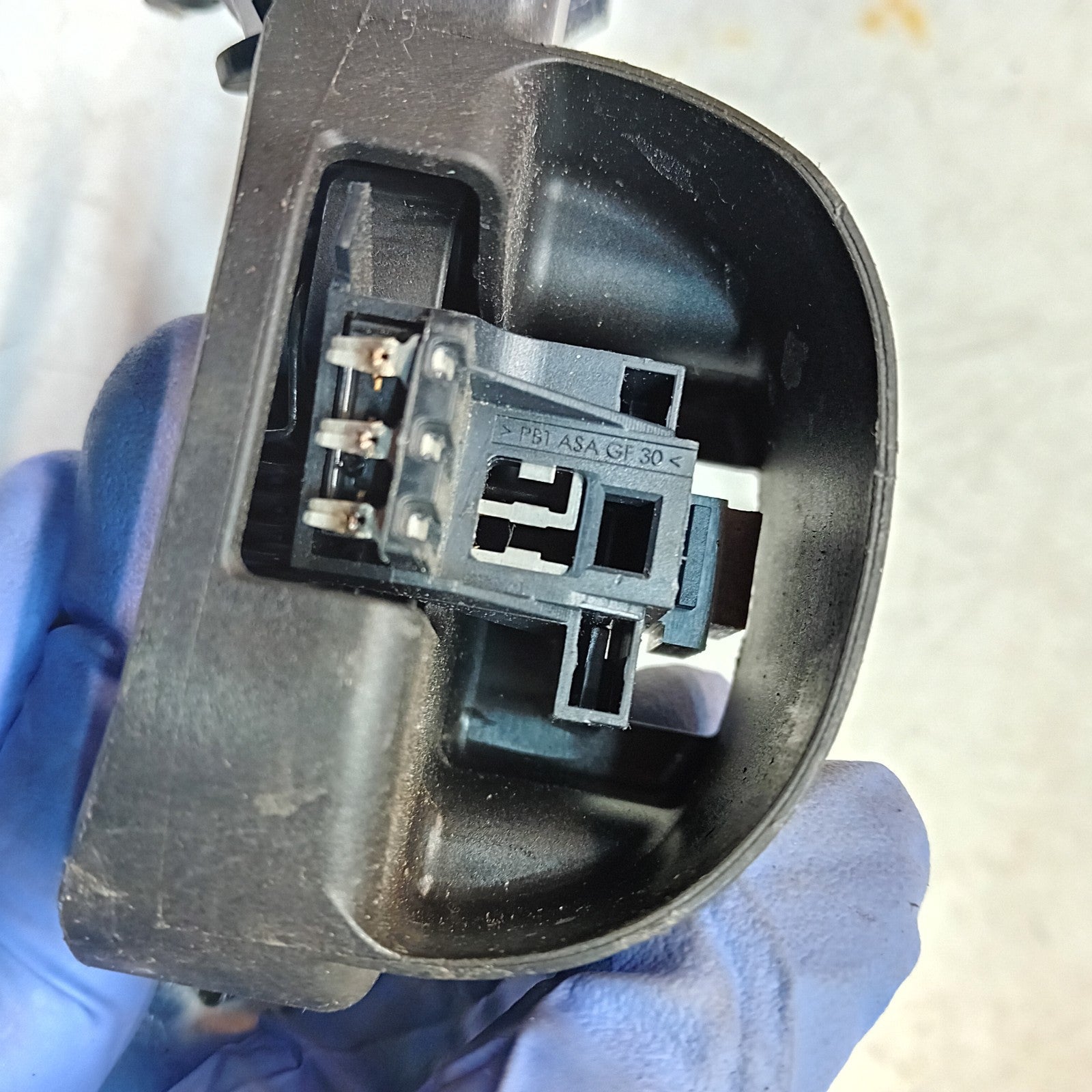 GENUINE MERCEDES BENZ C-CLASS W205 TRUNK LID LOCK LATCH FM00874