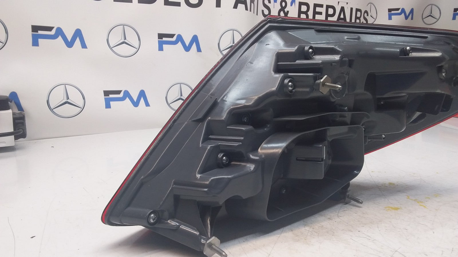 MERCEDES E-CLASS W213 PASSENGER SIDE NS REAR TAIL LIGHT 2016 FMT101