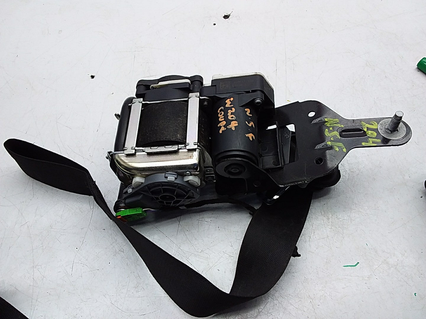 MERCEDES C-CLASS W204 SEAT BELT FRONT LEFT PASSENGER SIDE A2048601585 FMS225 NSF