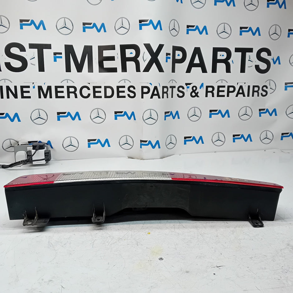 MERCEDES VITO W639 2004-14 PASSENGER NS OUTER REAR TAIL LIGHT 964678-00  FMT149