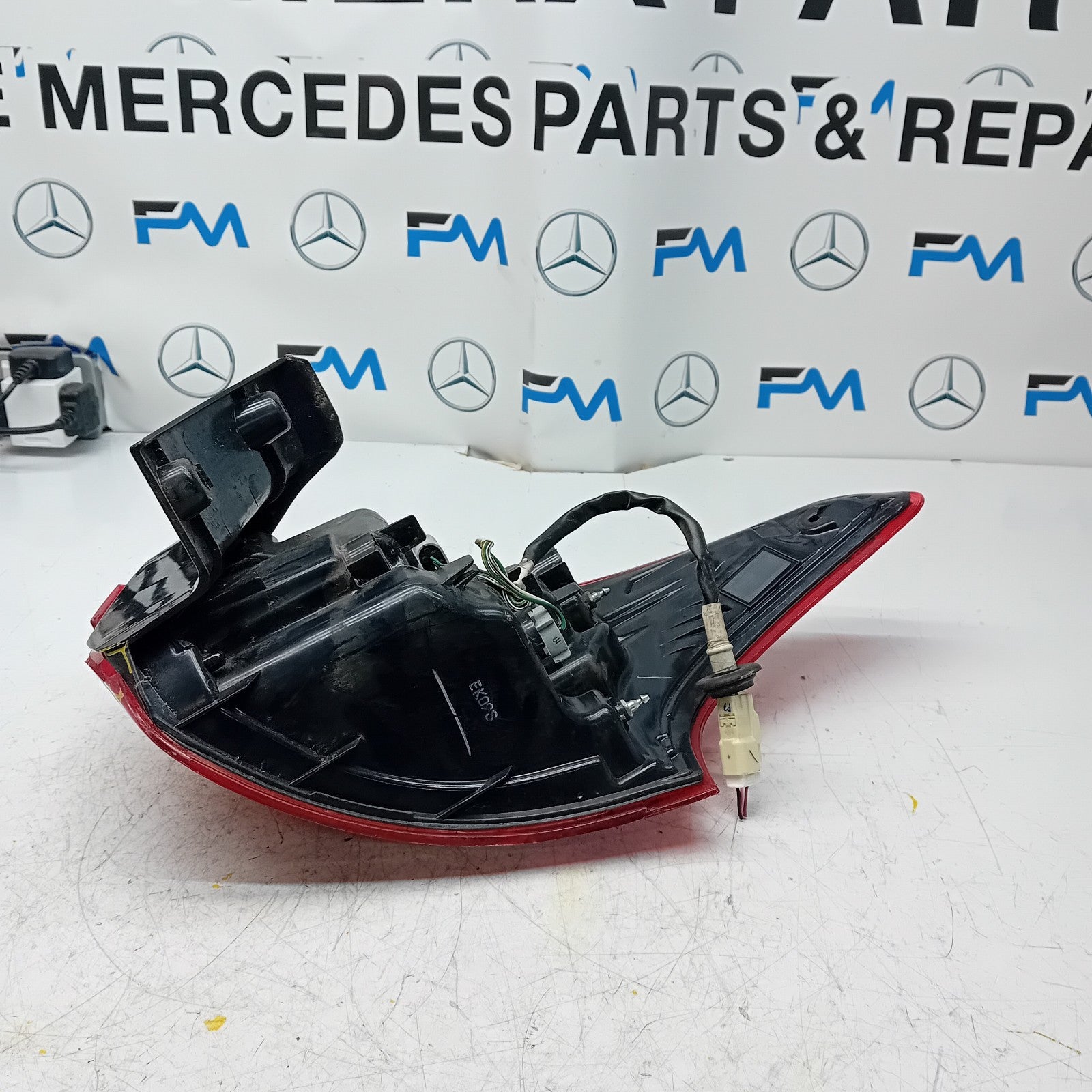 MITSUBISHI OUTLANDER MK3 2015-19 PASSENGER SIDE NS OUTER REAR TAIL LIGHT FMT139