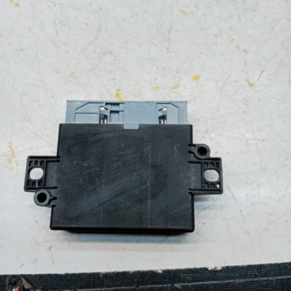 MERCEDES C-CLASS PARKING SENSOR CONTROL MODULE W205 A0009001808 FM001106