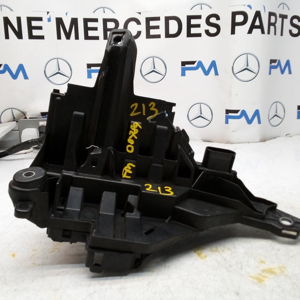 Mercedes E-CLASS W213 Fuse Relay Junction Box A2135400750 FM00789
