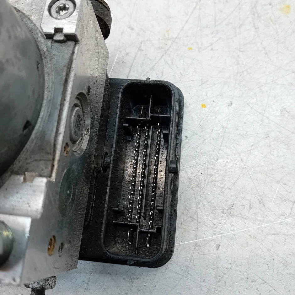 MITSUBISHI OUTLANDER MK3 ABS PUMP   MODULE 4670B231 FM00945