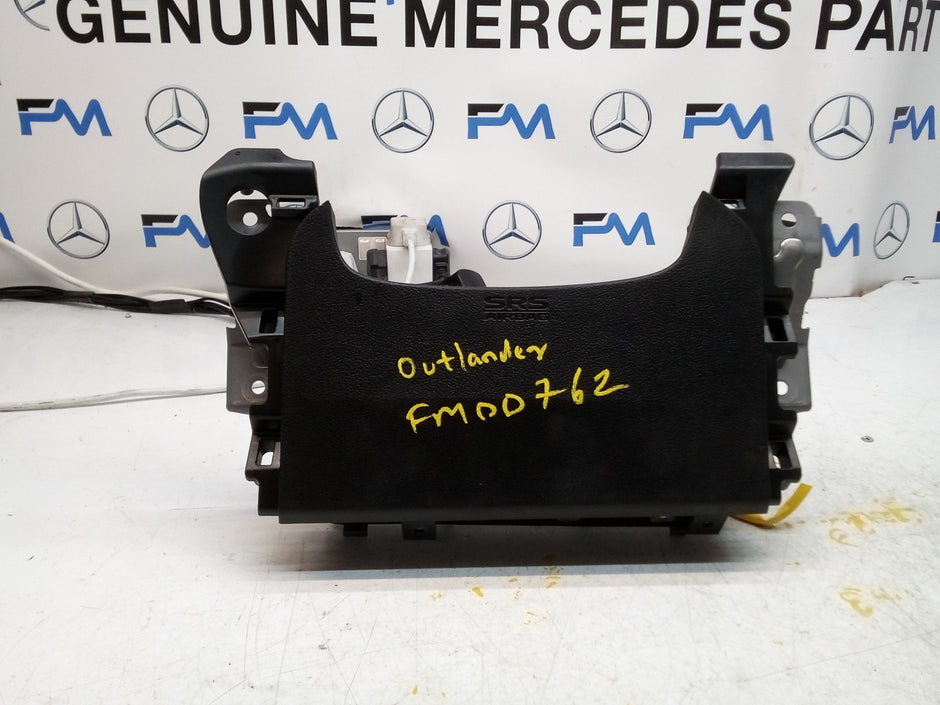 MITSUBISHI OUTLANDER MK3 KNEE AIR SRS BAG RIGHT DRIVER SIDE 7030A-31754 FM00762