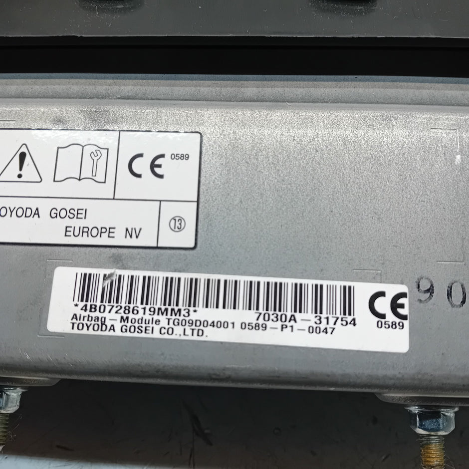 MITSUBISHI OUTLANDER MK3 KNEE AIR SRS BAG RIGHT DRIVER SIDE 7030A-31754 FM00990