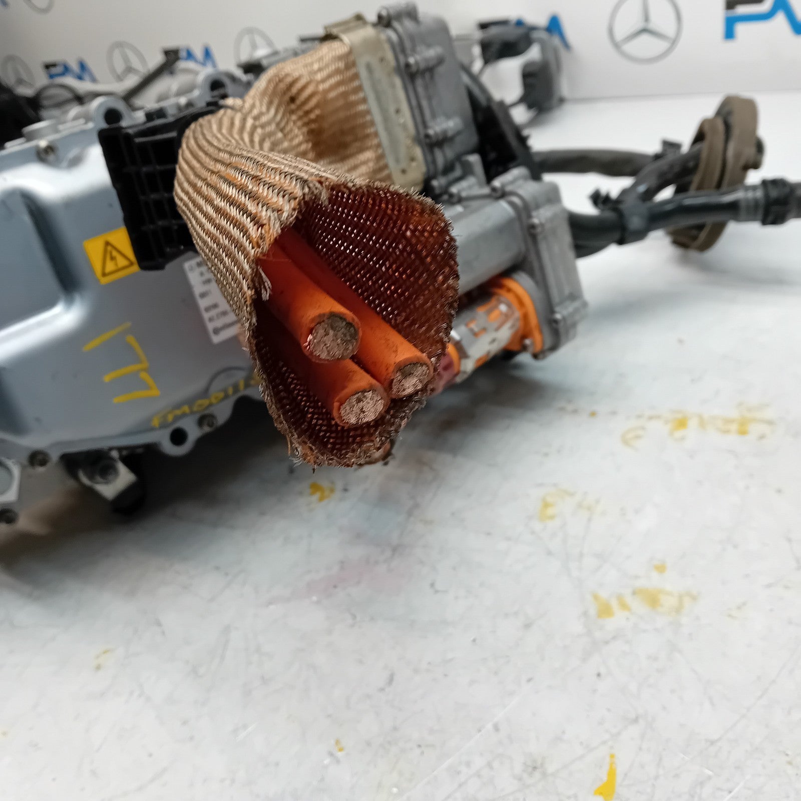 MERCEDES A CLASS W177 PETROL HYBROD BATTERY  CONVERTER  A1779003106 FM001131