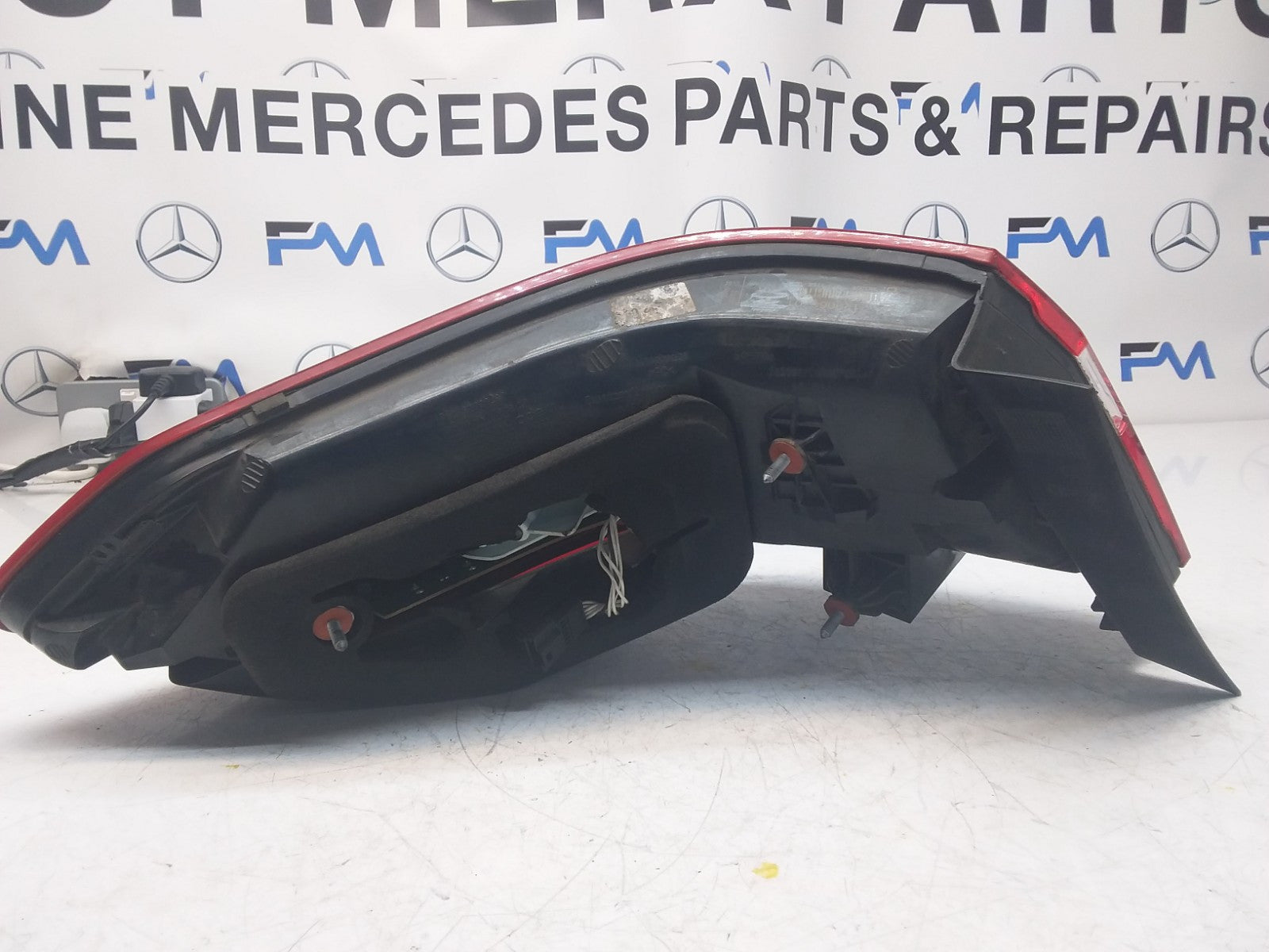 MERCEDES E-CLASS  W212 REAR DRIVERS O/S TAIL LIGHT A2129066701 2009 FMT80