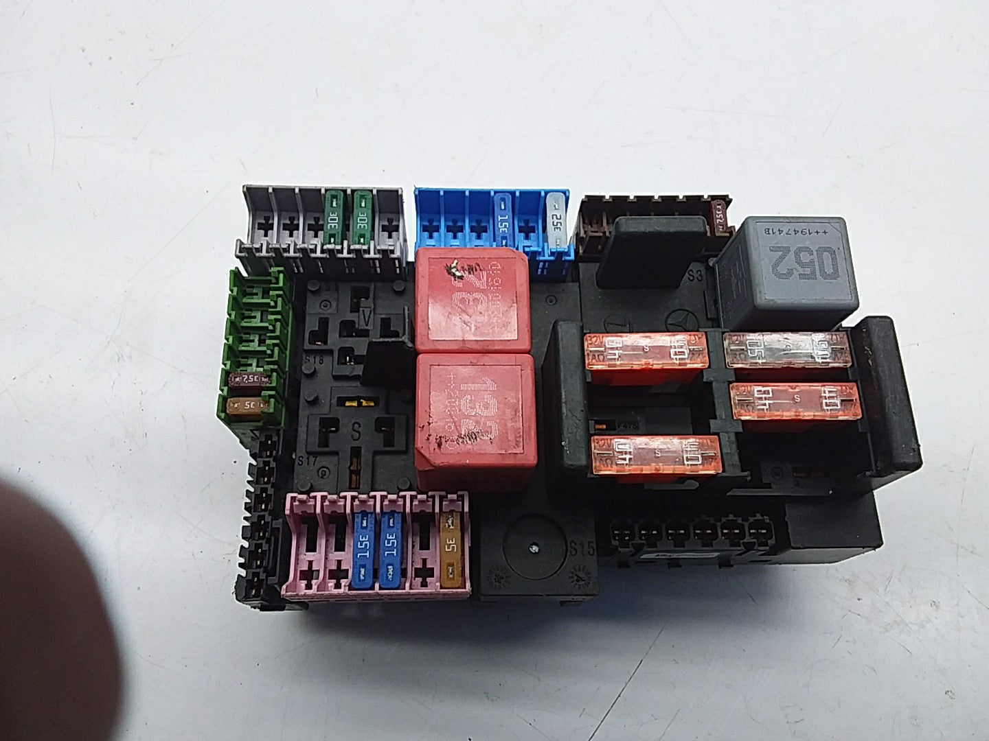 MERCEDES BENZ E-CLASS W213 FUSE BOX RELAY A2139068701 FMF62