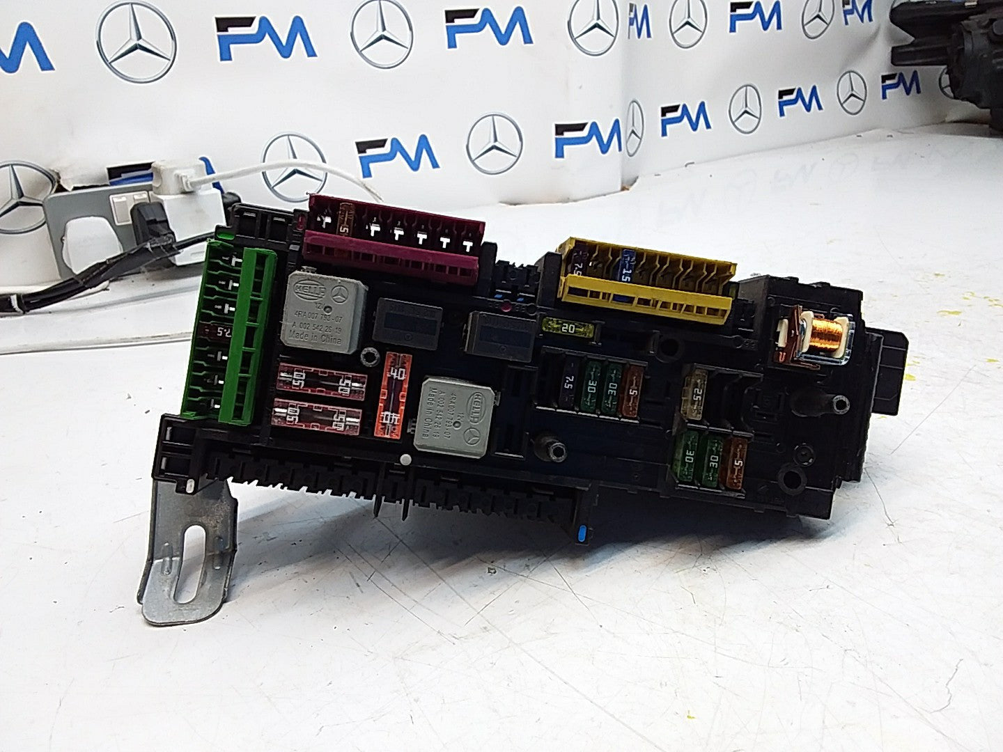 MERCEDES C-CLASS W204  FUSE  BOX RELAY A2049060205 FMF102