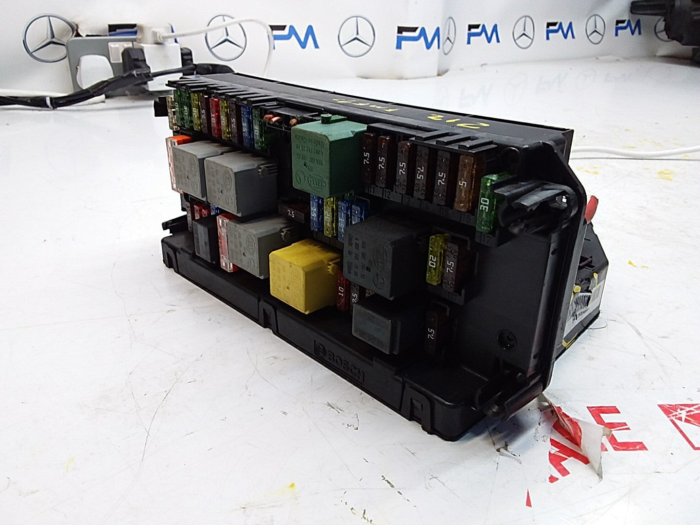 Mercedes E-CLASS W212 Fuse  Box RELAY A2129005812 FMF92 (DAMAGED)