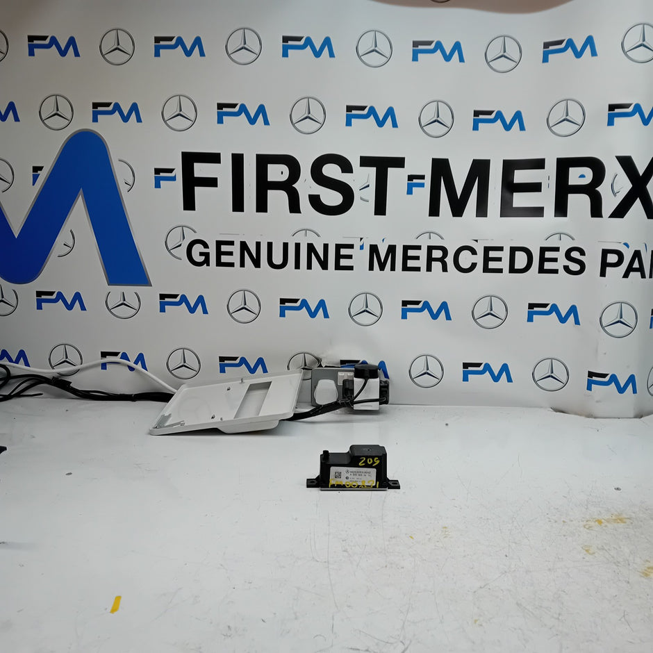 MERCEDES C-CLASS VOLTAGE CONVERTER AUXILIARY BATTERY W205 A2059053414 FM00831