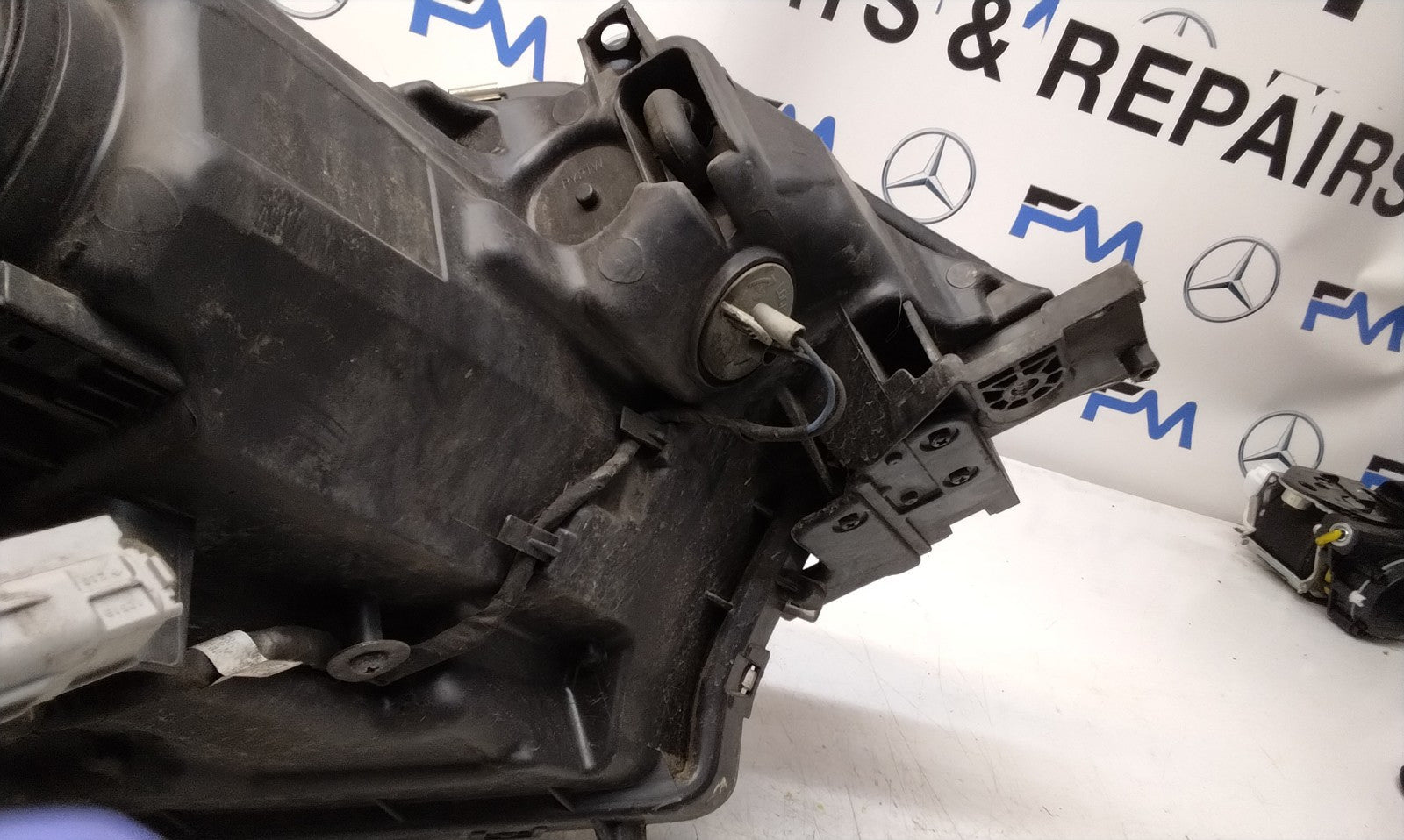 MITSUBISHI OUTLANDER MK3 2015 HEADLIGHT PASSENGER NS LEFT L0094I 160C FMH171