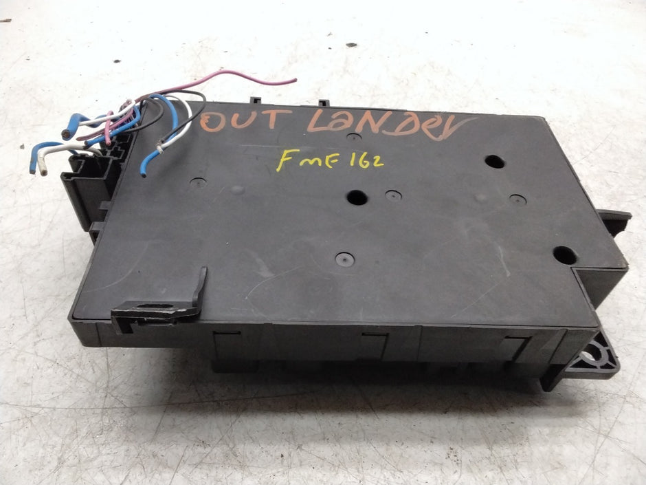 MITSUBISHI OUTLANDER FUSE RELAY  BOX  8637B687  FMF162
