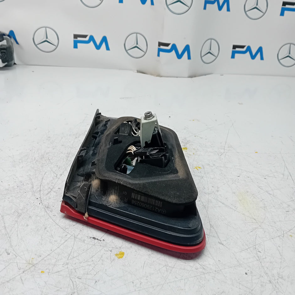 MERCEDES E-CLASS W212 DRIVER SIDE OS REAR TAIL LIGHT A2129060258 2012 FMT126