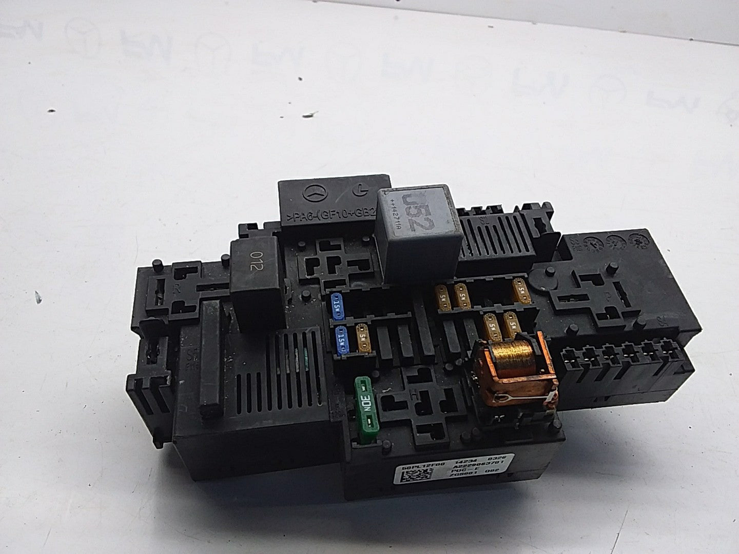 MERCEDES BENZ S-CLASS W222 FUSE BOX  A2229063701 FMF64