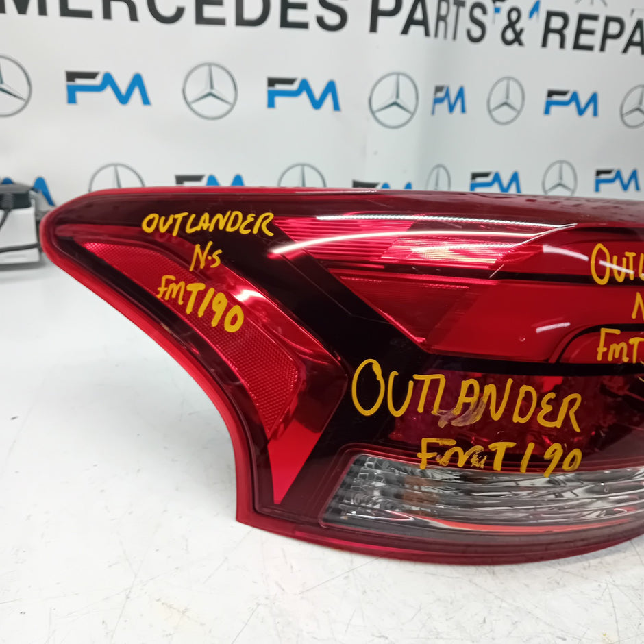 MITSUBISHI OUTLANDER PASSENGER SIDE NS REAR TAIL LIGHT FMT190 HALF LED
