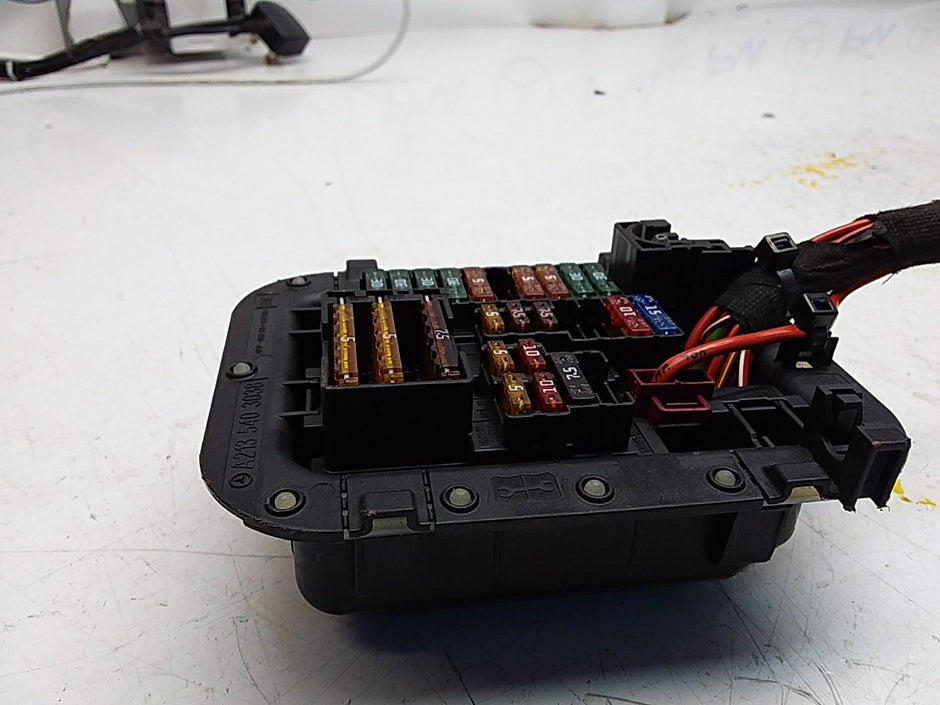 MERCEDES BENZ E-CLASS W213 2016 ONWARDS  FUSE RELAY BOX A2135403038 FMF116