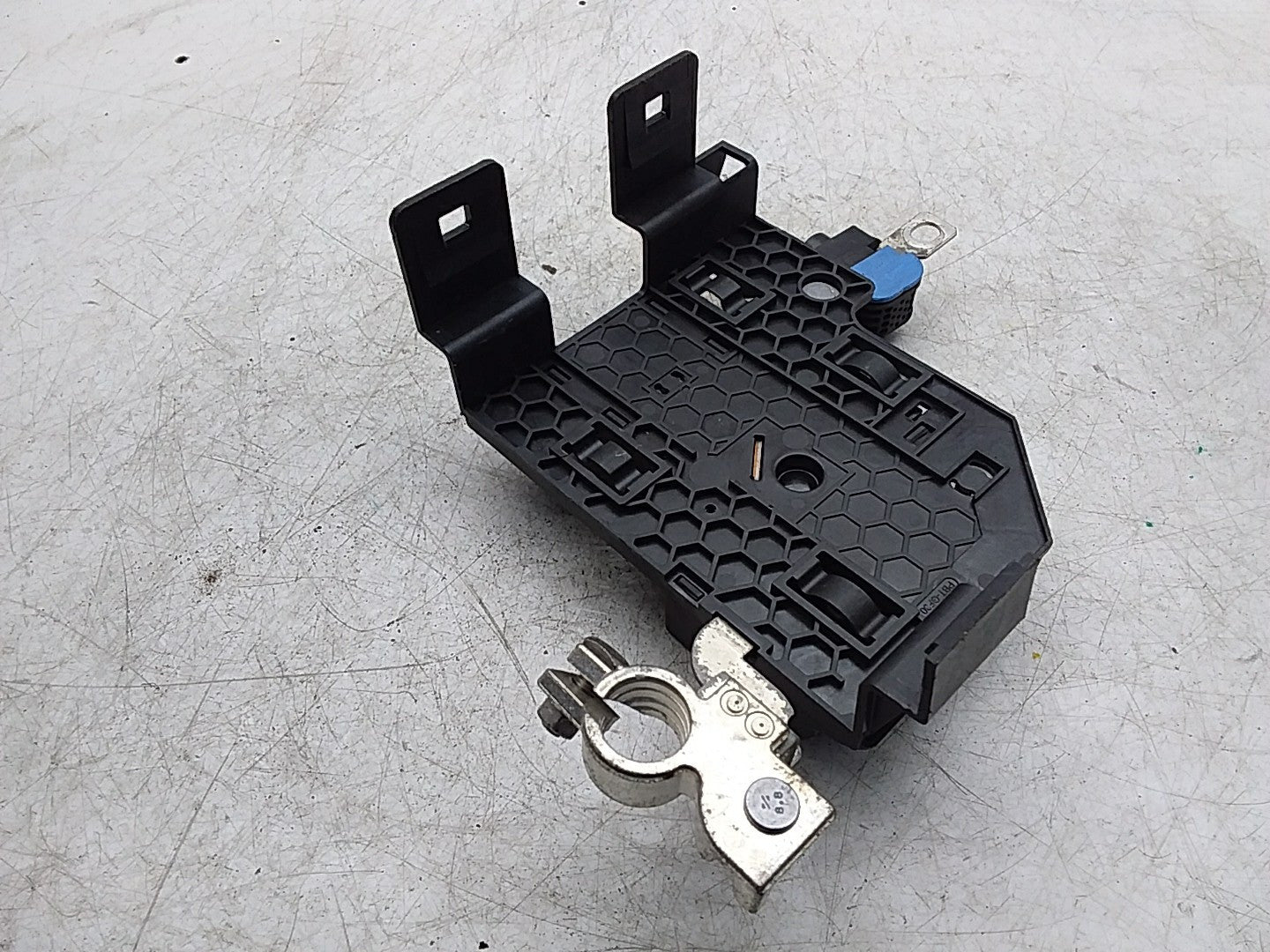 MERCEDES  B-CLASS W247 BATTERY TERMINAL LIMITER BRACKET UNIT A2479067502 FMR10