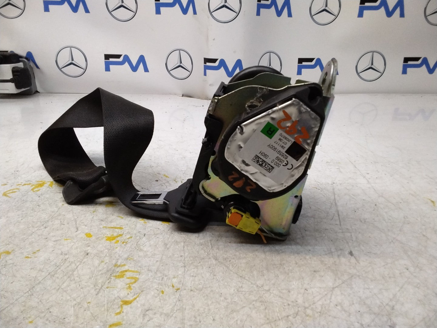 MERCEDES GLE W292 COUPE DRIVERS SIDE REAR SEATBELT A2928600285 FMS390 OSR